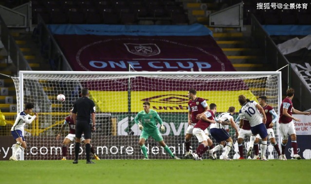 卡尔斯鲁厄前锋状态火热,连续破门领跑射手榜