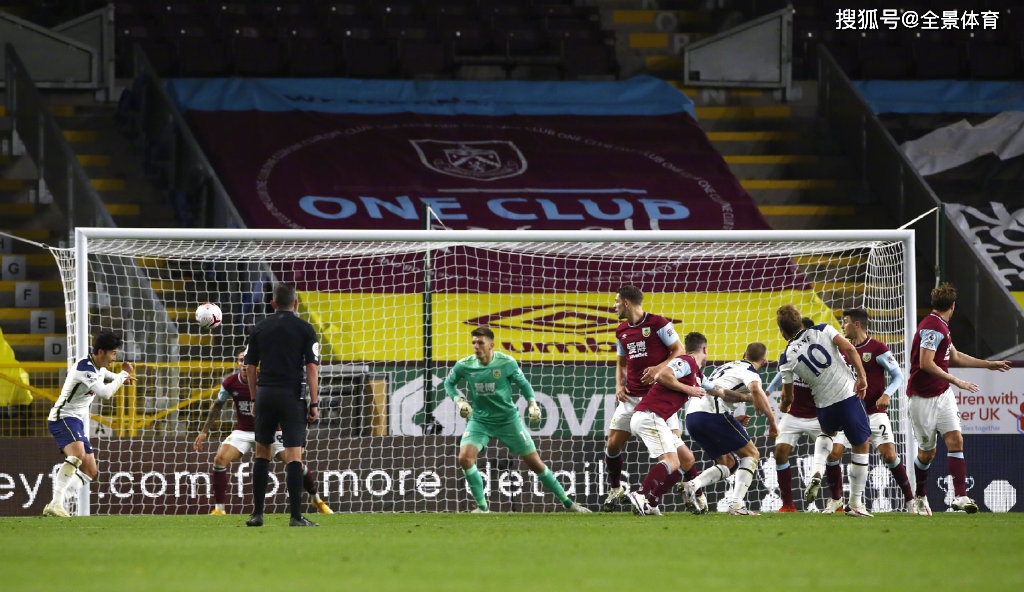  卡尔斯鲁厄前锋状态火热，连续破门领跑射手榜