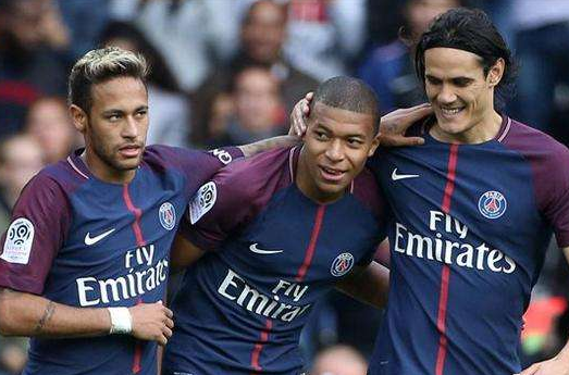  巴黎圣日耳曼豪取十连胜，领跑积分榜势不可挡  